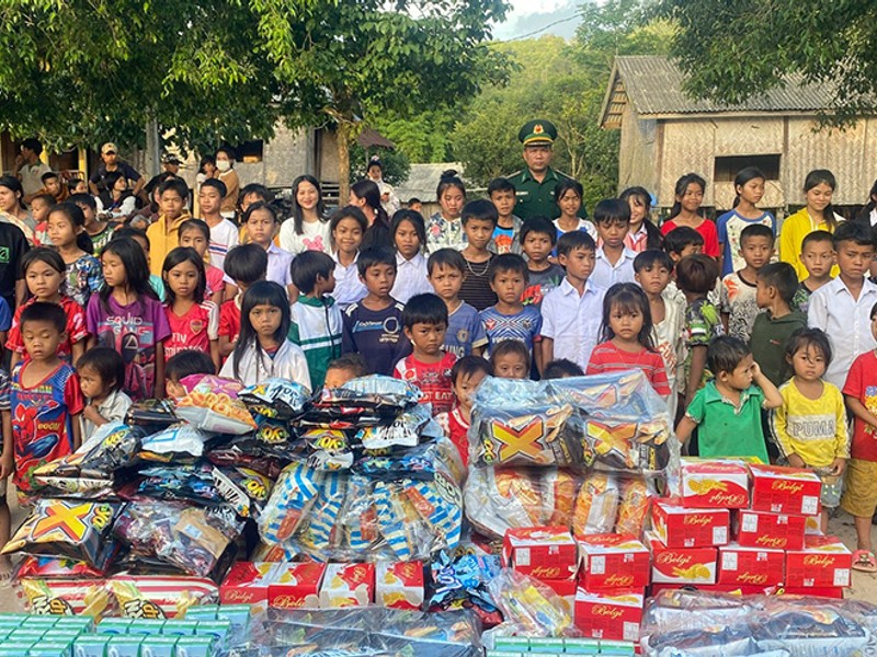 Hình ảnh minh họa một cộng đồng trực tuyến năng động về đá gà.